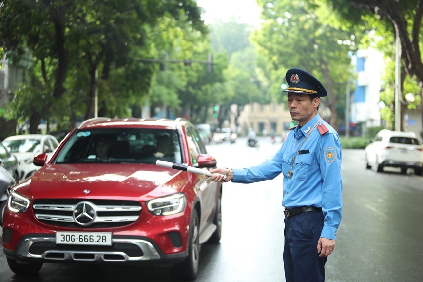 Cấm ô tô rẽ trái từ Giải Phóng vào Kim Đồng giờ cao điểm