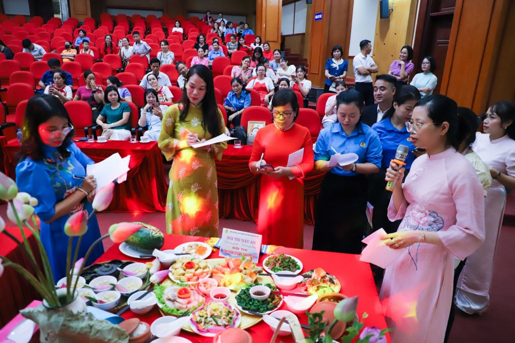 Biểu dương 109 gia đình CNVCLĐ tiêu biểu huyện Thường Tín năm 2024