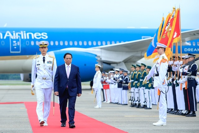Thủ tướng Phạm Minh Chính và Phu nhân tới Thủ đô Seoul bắt đầu thăm chính thức Hàn Quốc