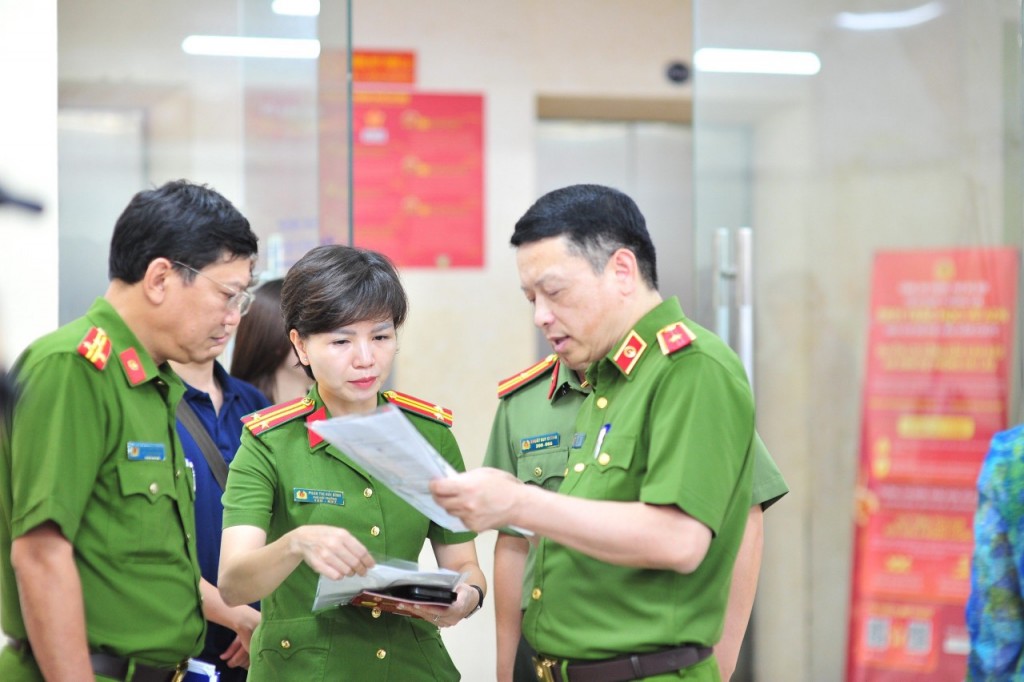 Cấp căn cước cho công dân Việt Nam trở về từ nước ngoài tại sân bay