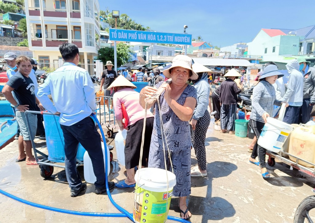 Khánh Hòa: Đảo Trí Nguyên “chật vật” vì thiếu nước sạch