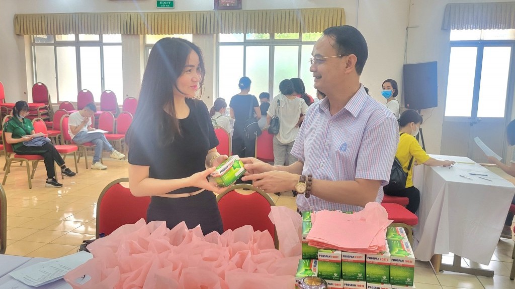 Công đoàn ngành Y tế Hà Nội tổ chức khám sức khỏe miễn phí cho đoàn viên, lao động nữ