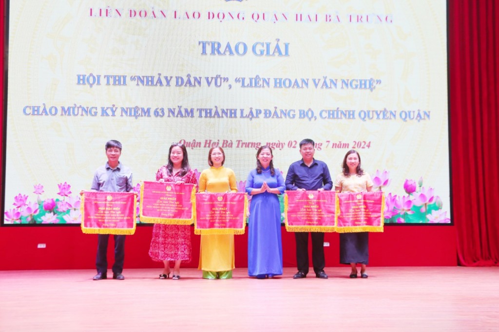 LĐLĐ quận Hai Bà Trưng: Trao giải Liên hoan nghệ thuật và Hội thi Nhảy Dân vũ