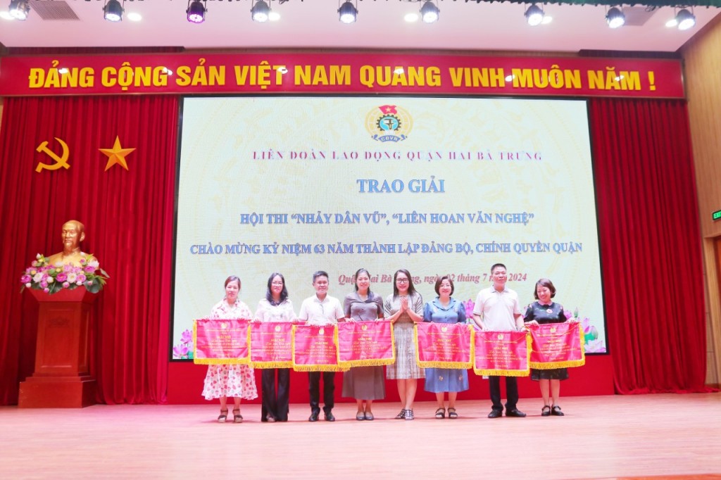 LĐLĐ quận Hai Bà Trưng trao giải Hội thi "Nhảy Dân vũ", "Liên hoan nghệ thuật"