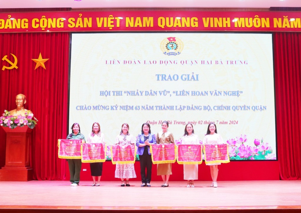 LĐLĐ quận Hai Bà Trưng: Trao giải Liên hoan nghệ thuật và Hội thi Nhảy Dân vũ