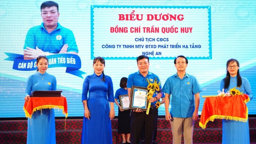 Công đoàn KKT Đông Nam Nghệ An biểu dương 37 cán bộ công đoàn cơ sở tiêu biểu