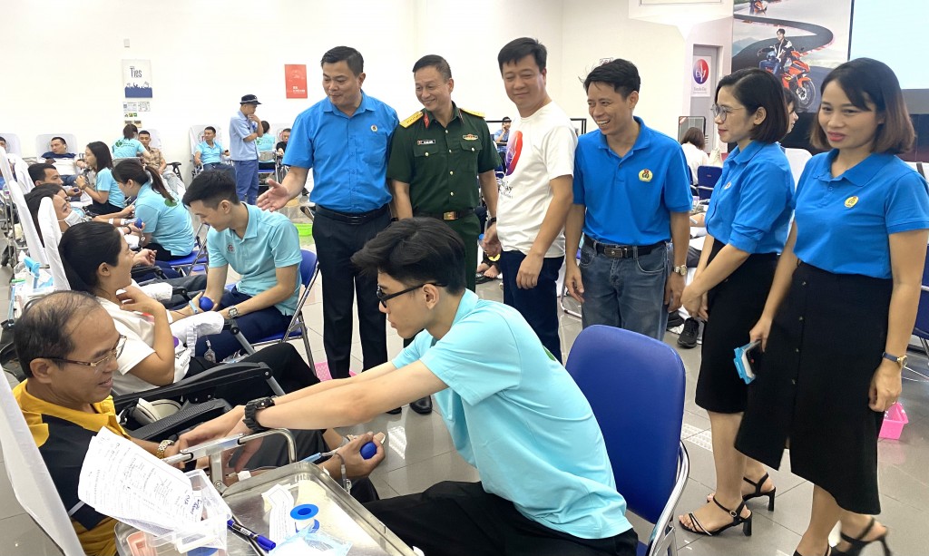 Đoàn viên, người lao động Công ty TNHH Yamaha Motor Việt Nam hiến máu tình nguyện