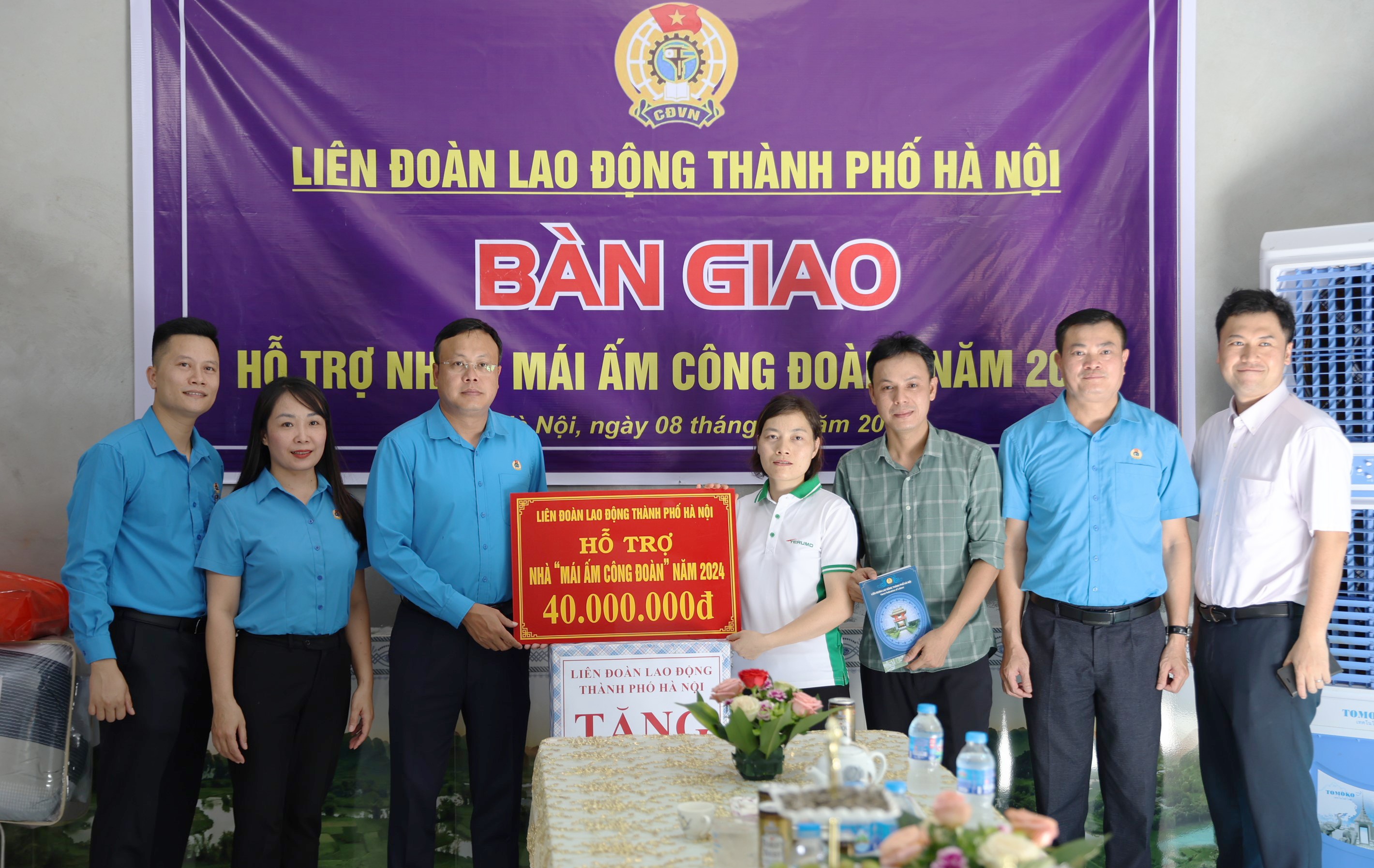 Trao hỗ trợ kinh phí xây dựng “Mái ấm Công đoàn” cho đoàn viên Công đoàn các KCN&CX Hà Nội