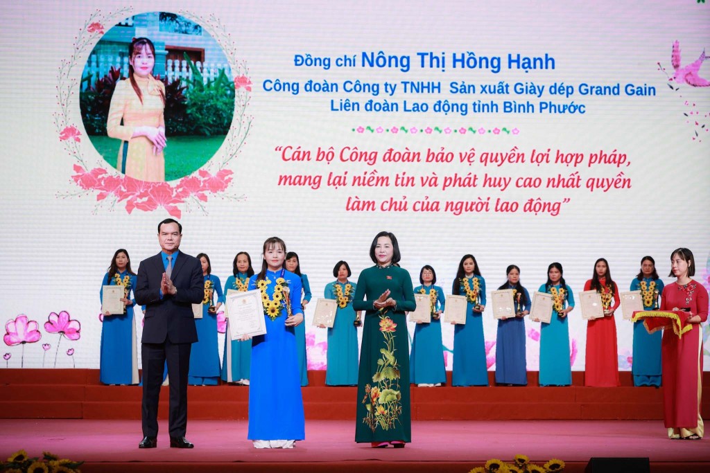 Tôn vinh những đóng góp, cống hiến thầm lặng đội ngũ cán bộ Nữ công Công đoàn các cấp