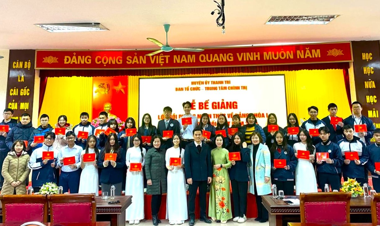 Kết nạp đảng viên từ nguồn học sinh ưu tú: Góc nhìn từ Đảng bộ huyện Thanh Trì