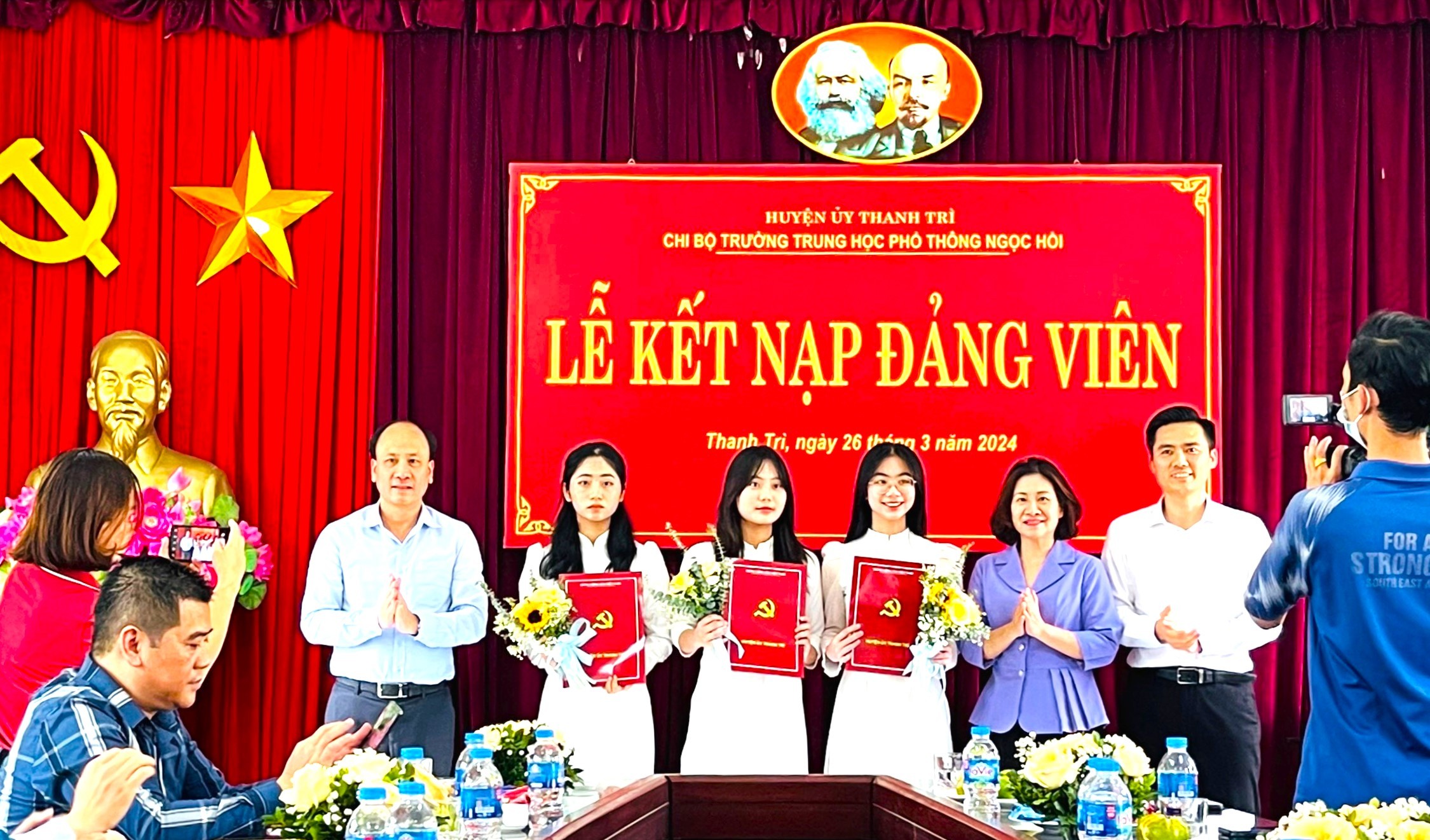 Kết nạp đảng viên từ nguồn học sinh ưu tú: Góc nhìn từ Đảng bộ huyện Thanh Trì