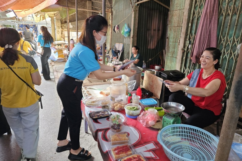 Hà Nội phát triển thêm gần 900 người tham gia BHXH tự nguyện, BHYT hộ gia đình