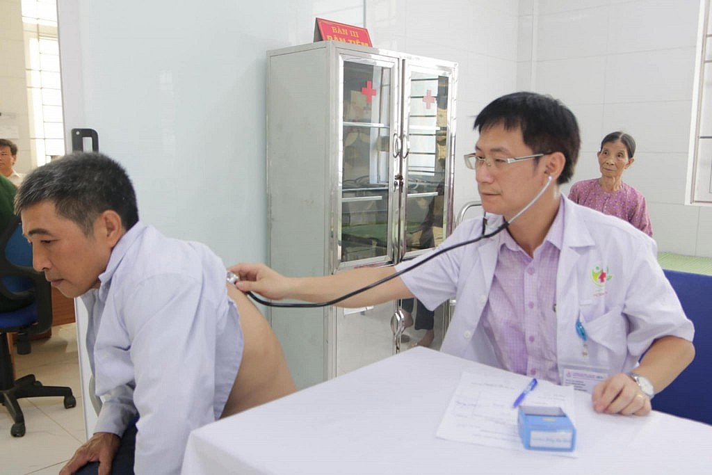 Bệnh viện Hữu nghị Việt Nam - Cu Ba khám bệnh miễn phí cho hơn 100 đối tượng chính sách