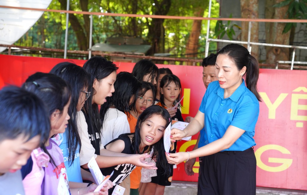 TP Vinh: Con đoàn viên, người lao động vui vẻ khi tham gia khóa học bơi miễn phí