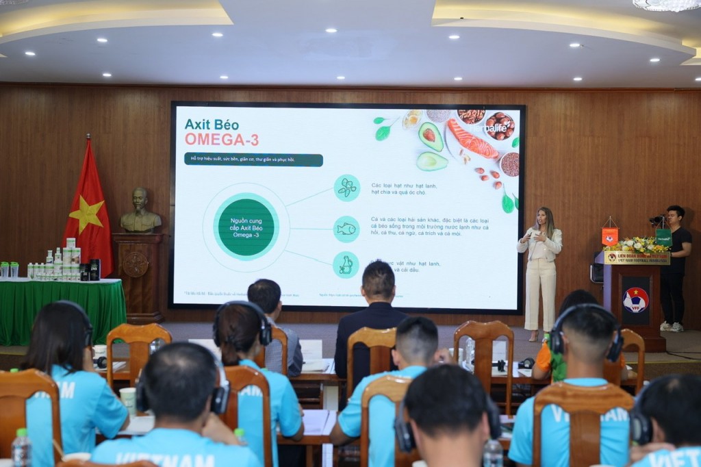 Đào tạo về dinh dưỡng khoa học trong thể thao cho các câu lạc bộ bóng đá Việt Nam