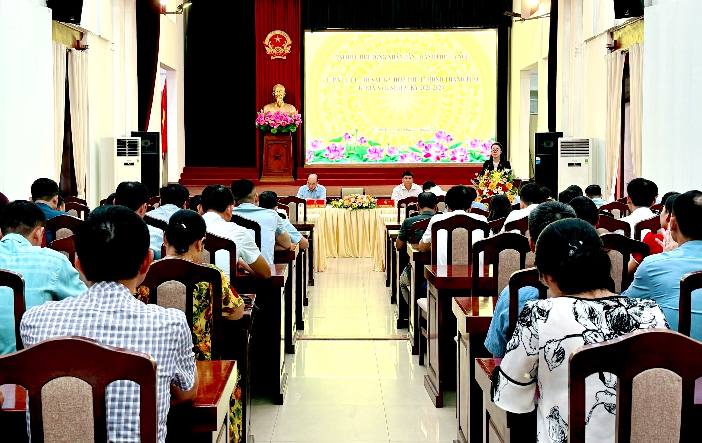 Đại biểu Hội đồng nhân dân thành phố Hà Nội tiếp xúc cử tri huyện Thanh Trì