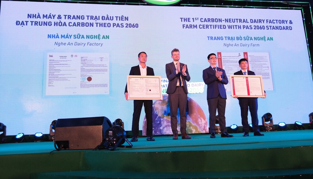 Đến nay, Vinamilk là công ty sữa đầu tiên và duy nhất tại Việt Nam có các nhà máy và trang trại đạt trung hòa Carbon. Ảnh: Vinamilk