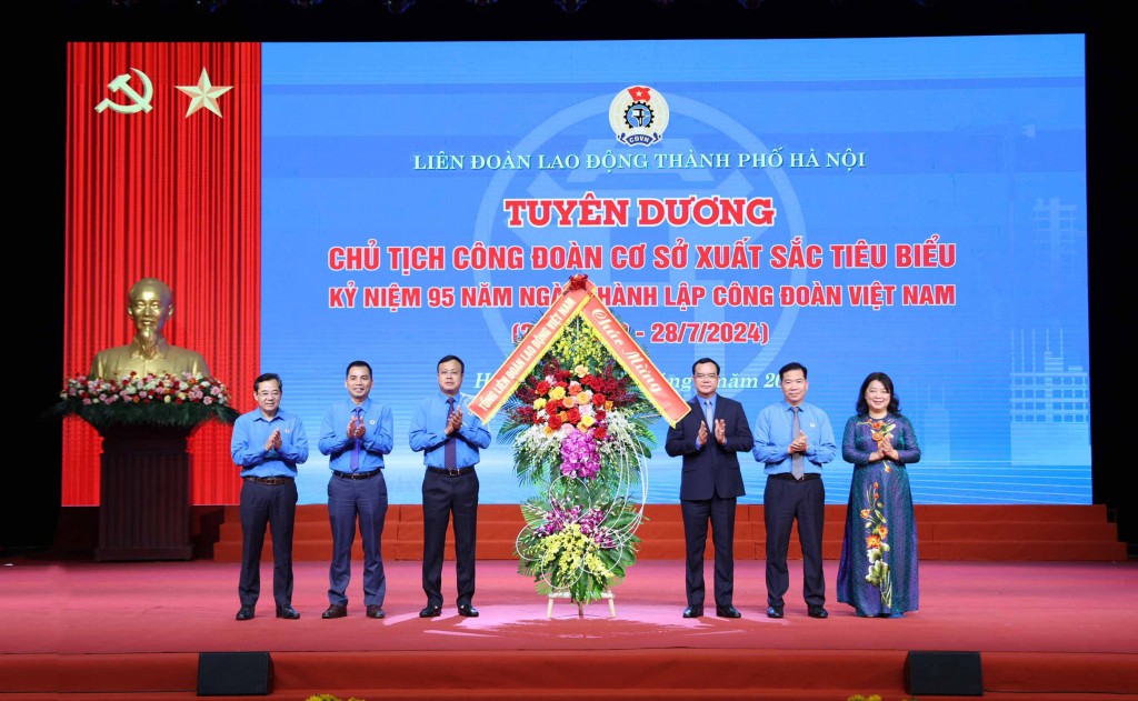TRỰC TUYẾN HÌNH ẢNH: Lễ kỷ niệm 95 năm Ngày thành lập Công đoàn Việt Nam