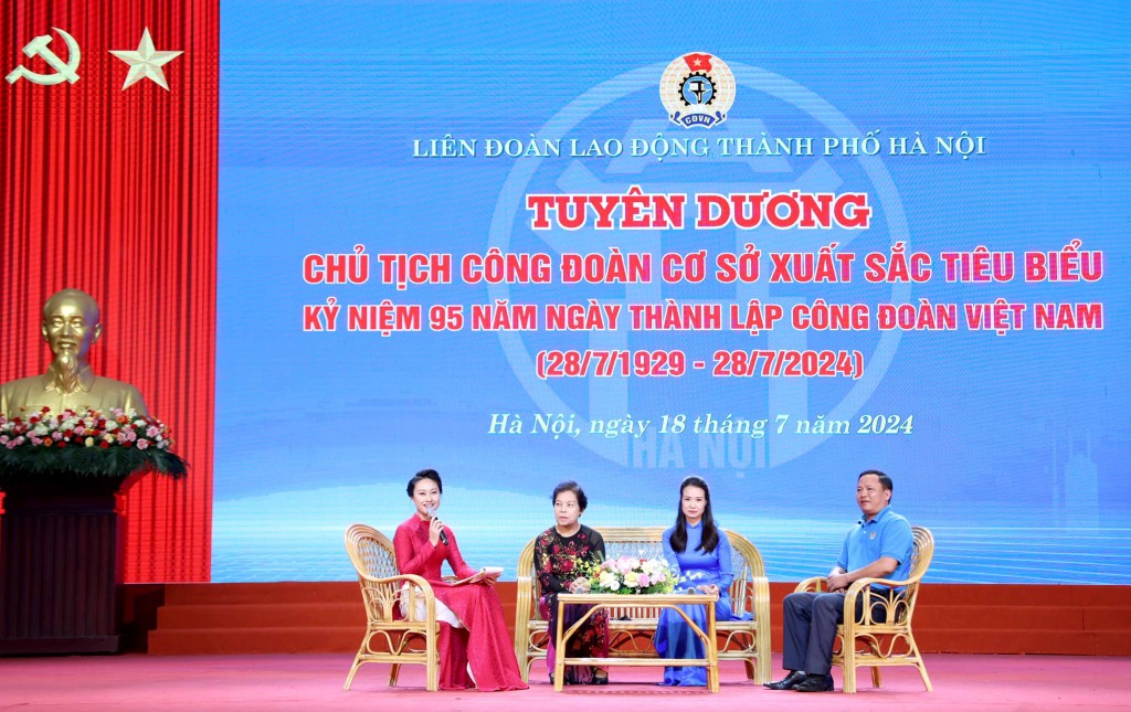 TRỰC TUYẾN: Trang trọng Chương trình kỷ niệm 95 năm Ngày thành lập Công đoàn Việt Nam