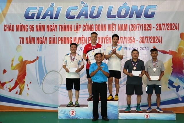 Sôi nổi Vòng chung kết Giải cầu lông cán bộ Công đoàn huyện Phú Xuyên