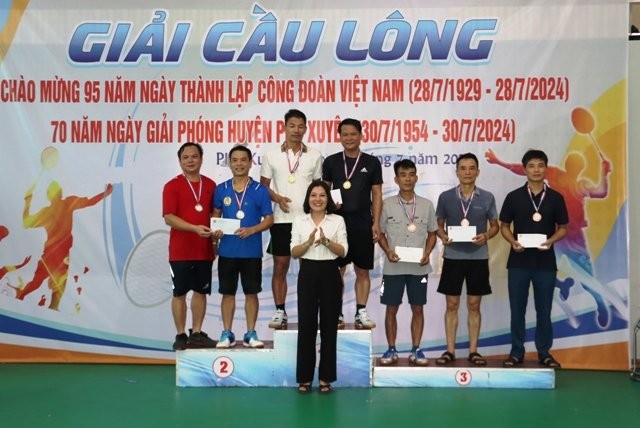 Sôi nổi Vòng chung kết Giải cầu lông cán bộ Công đoàn huyện Phú Xuyên