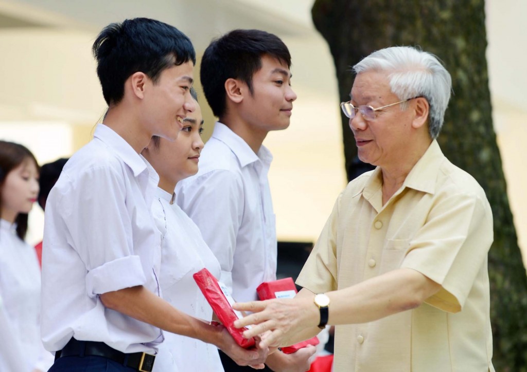 Tổng Bí thư Nguyễn Phú Trọng qua lời kể của nhiều thế hệ thầy, trò Trường THPT Nguyễn Gia Thiều