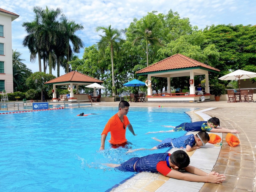 Công ty Hoàng Viên Quảng Bá tái khởi động các lớp học bơi mùa hè cho con em cán bộ công nhân viên