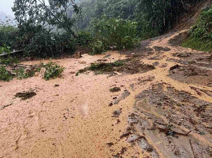 Nhiều địa phương bị thiệt hại do mưa lớn, ngập úng, sạt lở
