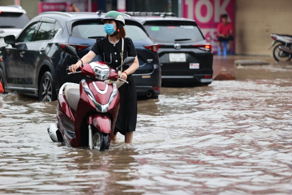 Thời tiết ngày 30/7: Khu vực Hà Nội có mưa, cục bộ có nơi mưa rất to