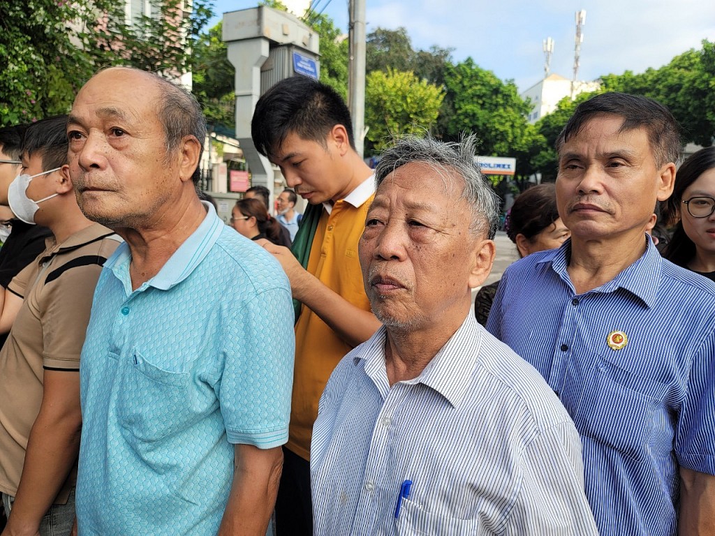 Người dân nghẹn ngào tiễn biệt Tổng Bí thư Nguyễn Phú Trọng