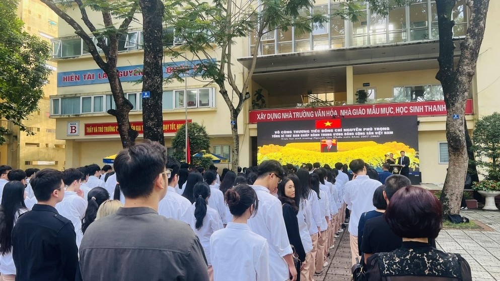 Trường THPT Nguyễn Gia Thiều trang trọng tổ chức Lễ tưởng niệm Tổng Bí thư Nguyễn Phú Trọng