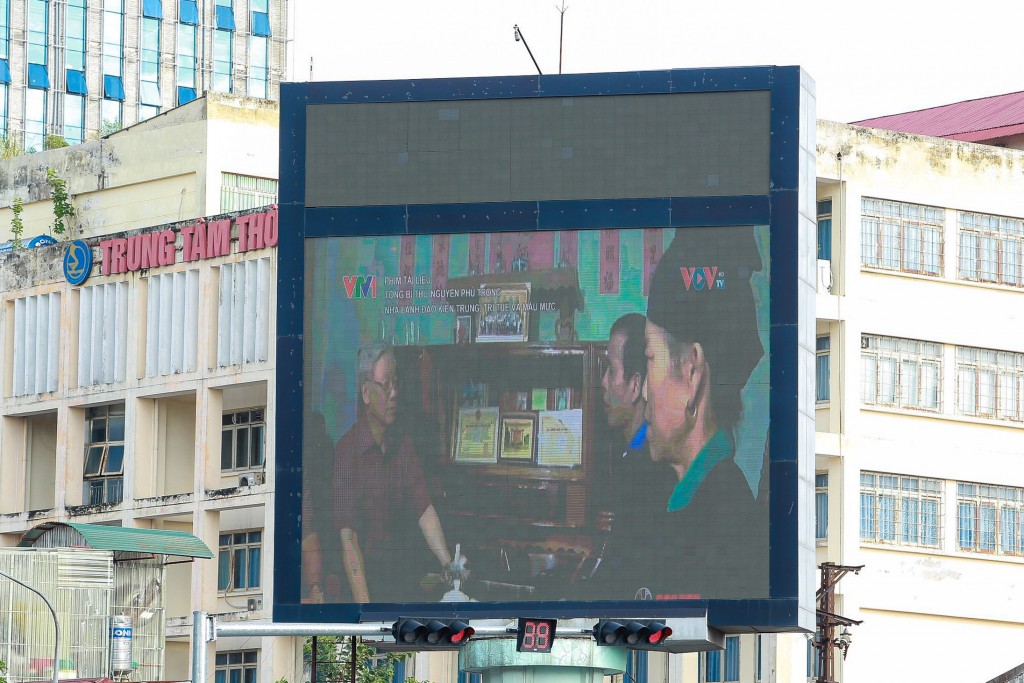 Các tuyến phố Hà Nội chiếu phim tài liệu tưởng nhớ Tổng Bí thư Nguyễn Phú Trọng
