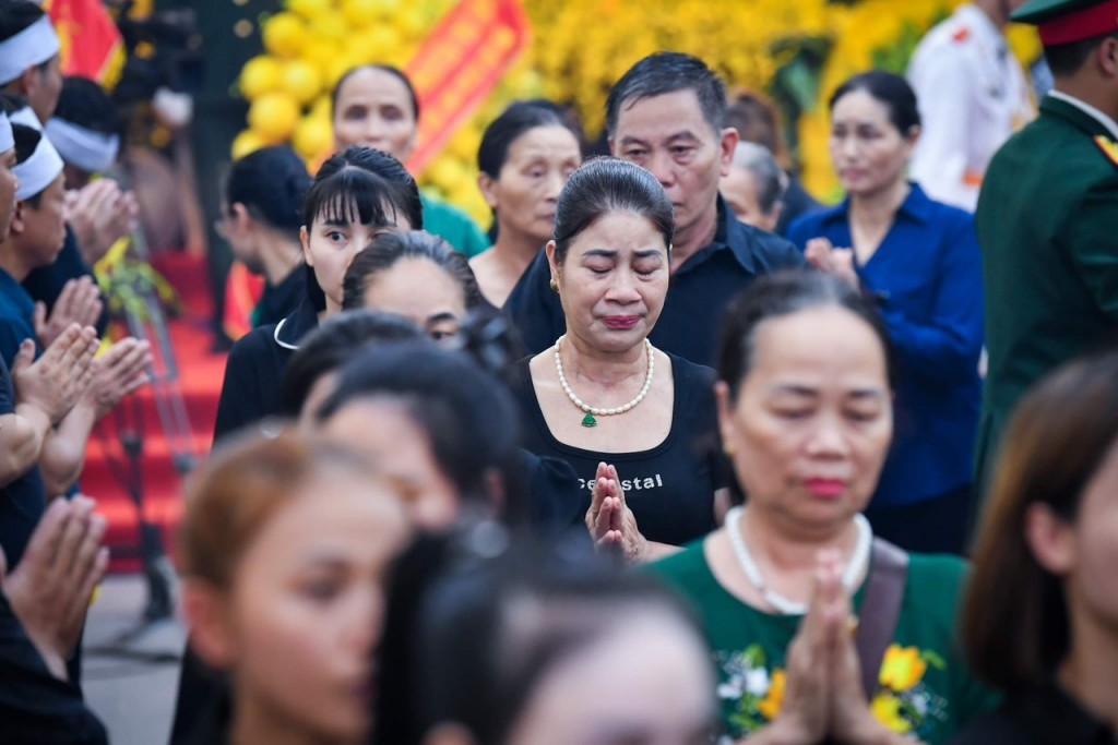 Hàng vạn người dân xếp hàng vào viếng Tổng Bí thư Nguyễn Phú Trọng tại quê nhà
