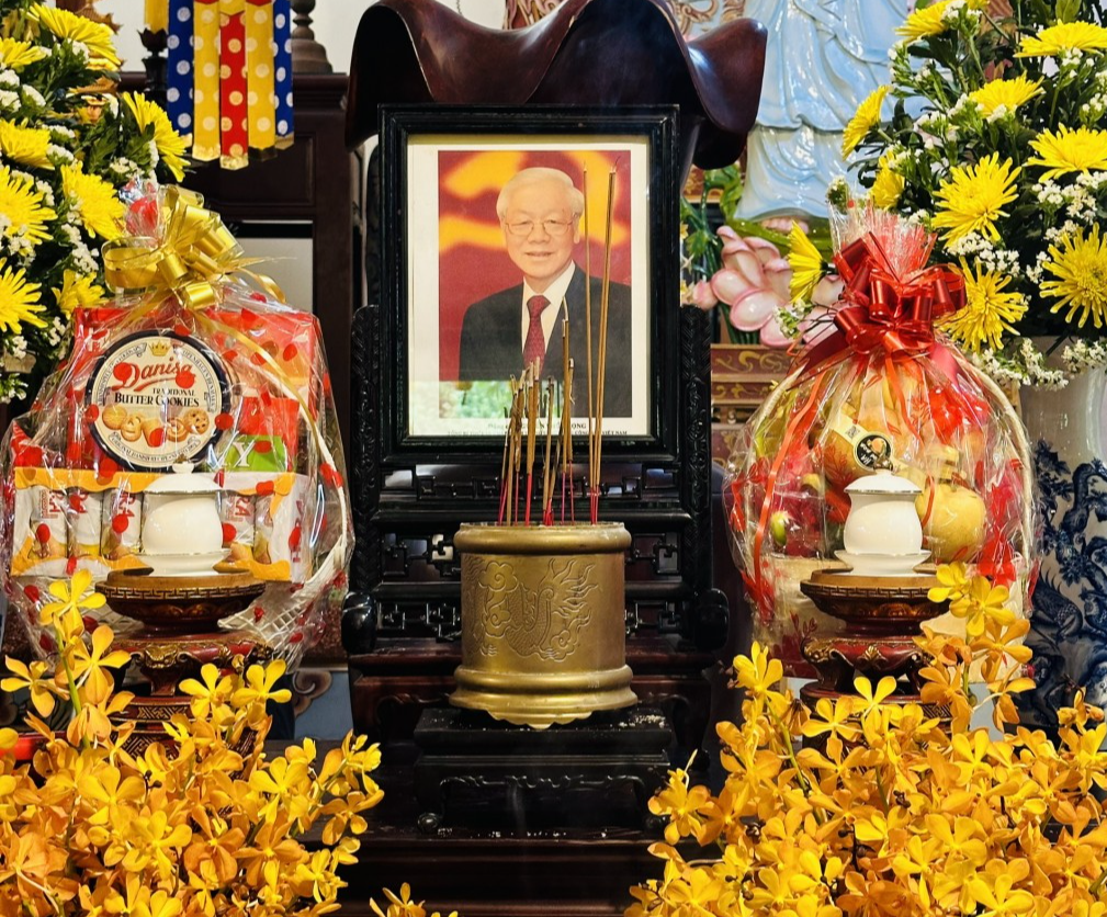 Thành phố Nha Trang: Người dân lên chùa tưởng niệm Tổng Bí thư Nguyễn Phú Trọng
