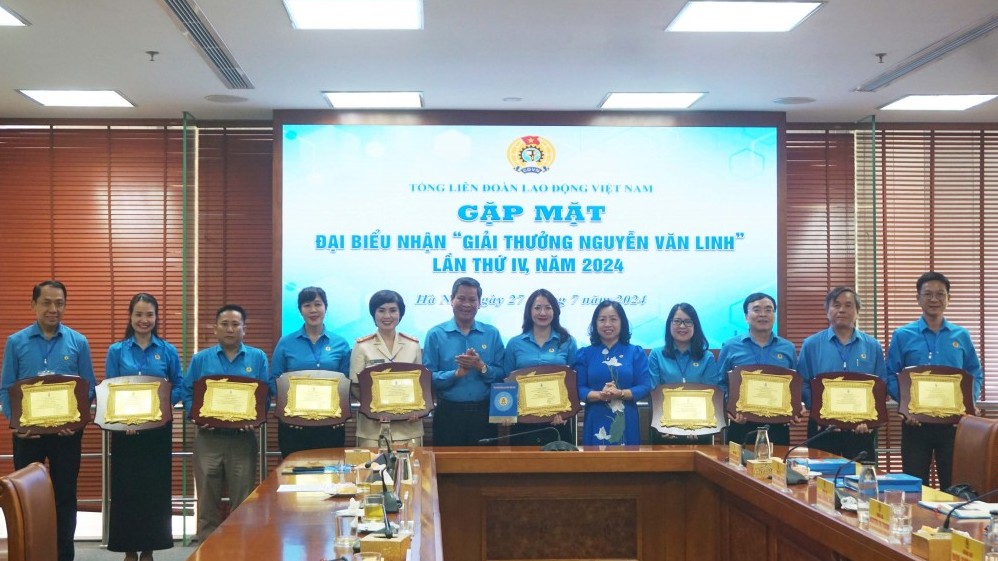 10 thủ lĩnh Công đoàn được trao tặng Giải thưởng Nguyễn Văn Linh năm 2024 chia sẻ kinh nghiệm hoạt động
