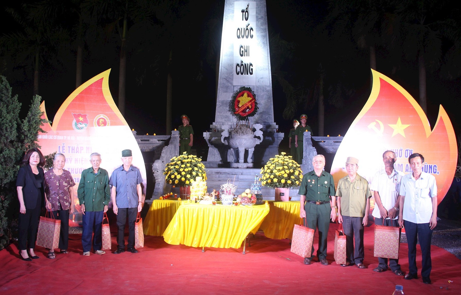 Đoàn Khối các cơ quan thành phố Hà Nội tổ chức “Thắp nến tri ân” các Anh hùng, liệt sĩ