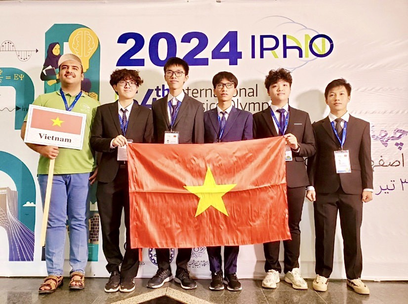 5/5 học sinh Việt Nam giành Huy chương tại Olympic Vật lí quốc tế