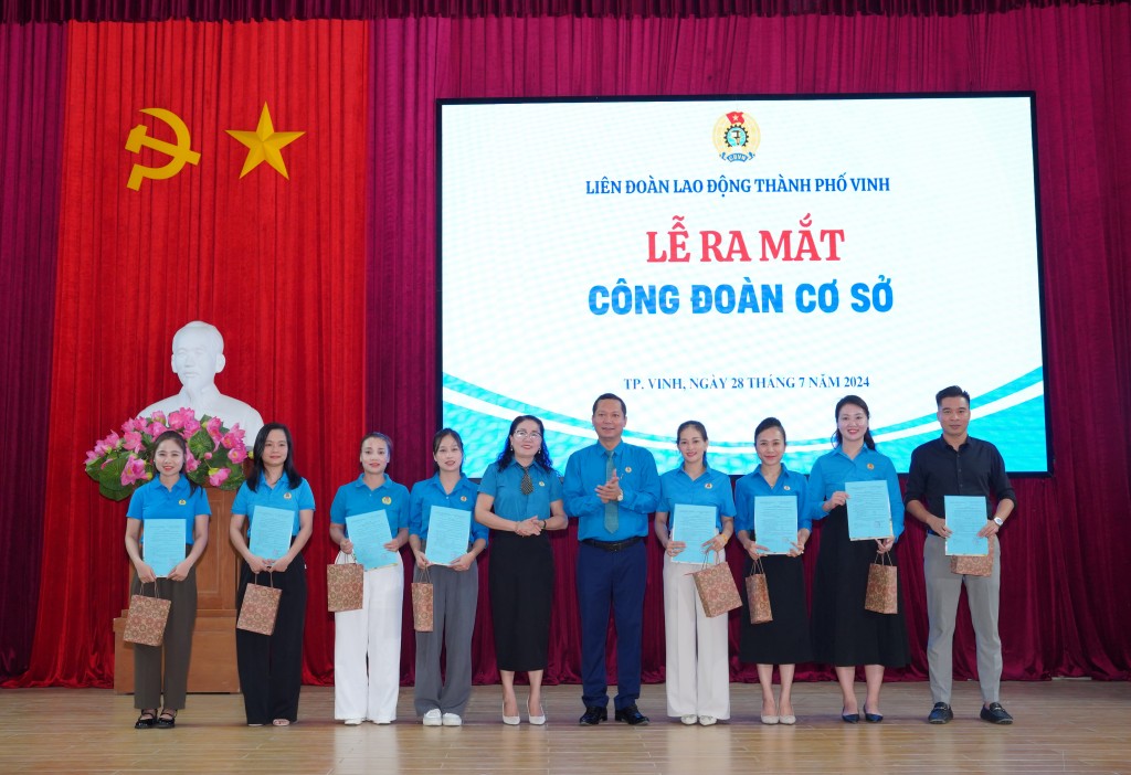 LĐLĐ thành phố Vinh biểu dương 55 cán bộ công đoàn cơ sở tiêu biểu