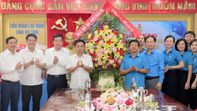 Lãnh đạo tỉnh Hà Tĩnh chúc mừng kỷ niệm 95 năm thành lập Công đoàn Việt Nam