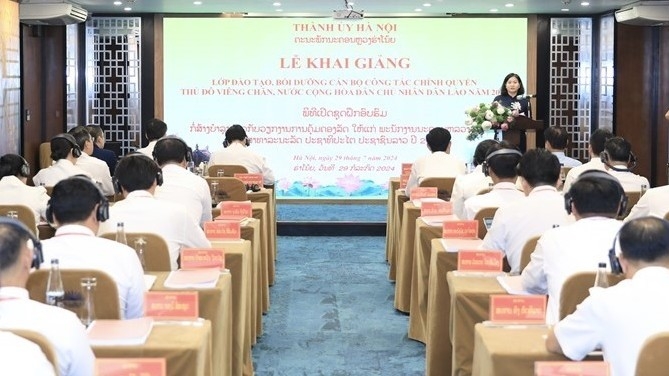 Khai giảng Lớp đào tạo, bồi dưỡng cán bộ công tác chính quyền Thủ đô Viêng Chăn