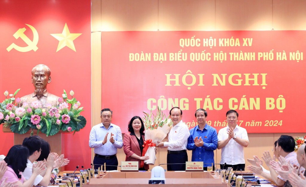 Đồng chí Bùi Thị Minh Hoài làm Trưởng đoàn đại biểu Quốc hội thành phố Hà Nội