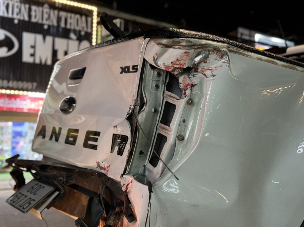 Nguyên nhân vụ va chạm giữa xe bán tải và tàu hỏa khiến 5 người thương vong