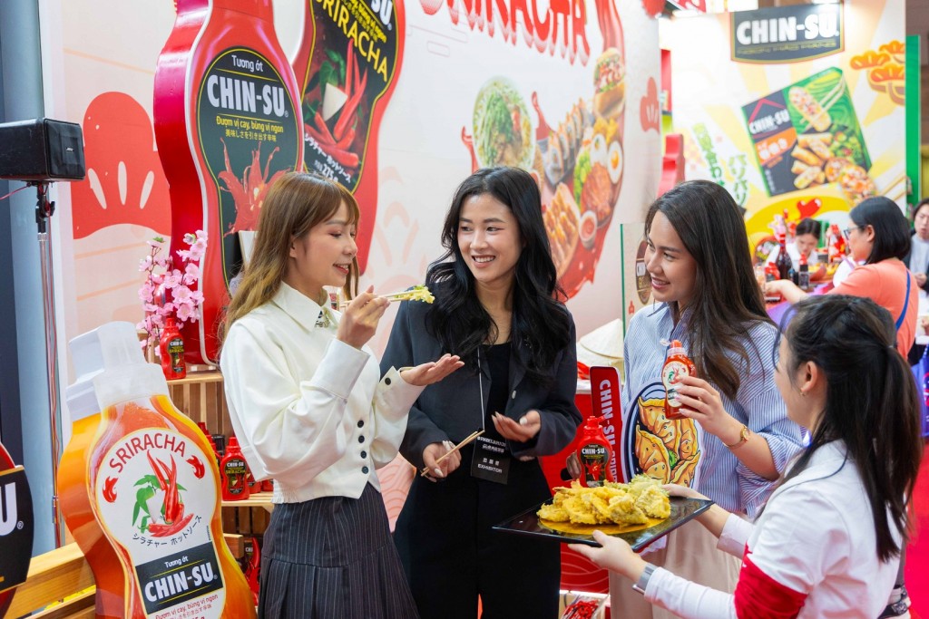 Người tiêu dùng Nhật Bản hào hứng đón sản phẩm tương ớt CHIN-SU Sriracha mới