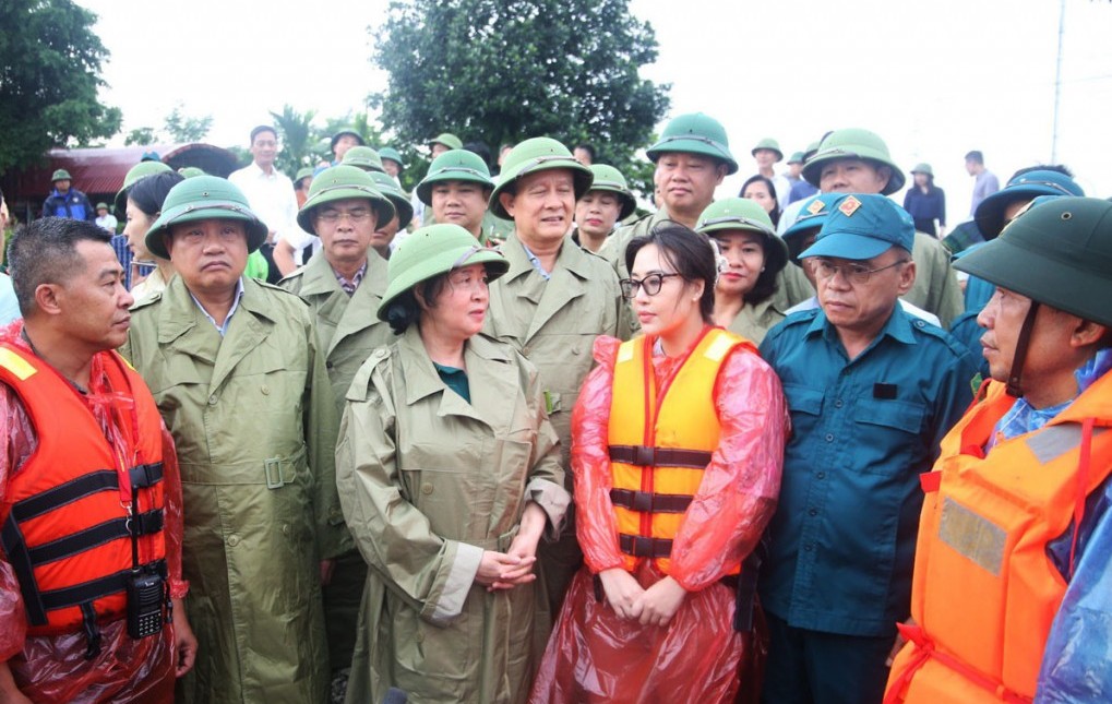 Hà Nội khẩn trương khắc phục khó khăn cho người dân vùng ngập lụt