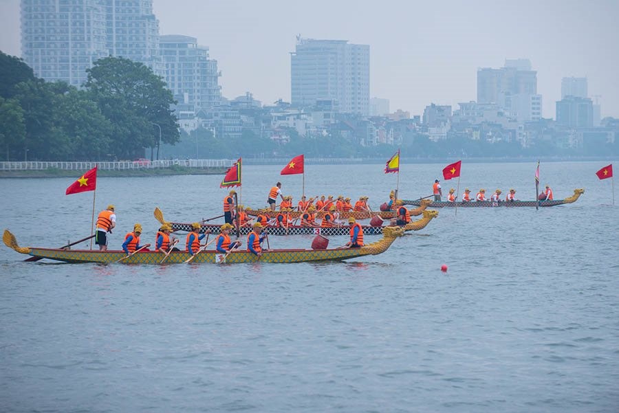 50 đội thuyền tham gia giải Bơi chải thuyền Rồng Hà Nội 2024