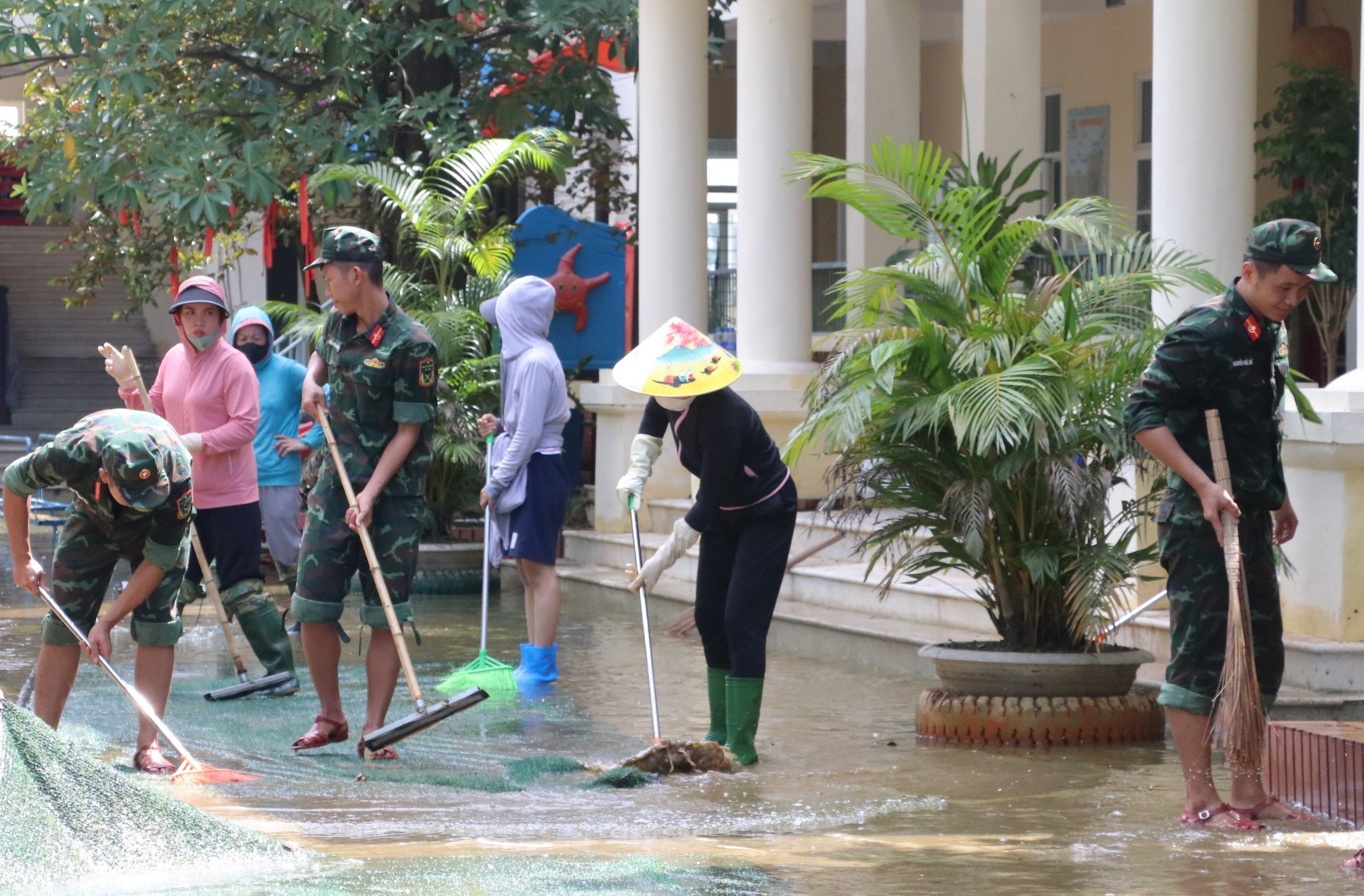 Chương Mỹ: Tổng vệ sinh môi trường, khử khuẩn trường học để phục vụ cho năm học mới