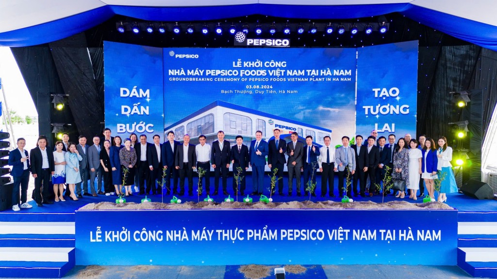 Các đại biểu tham dự lễ khởi công