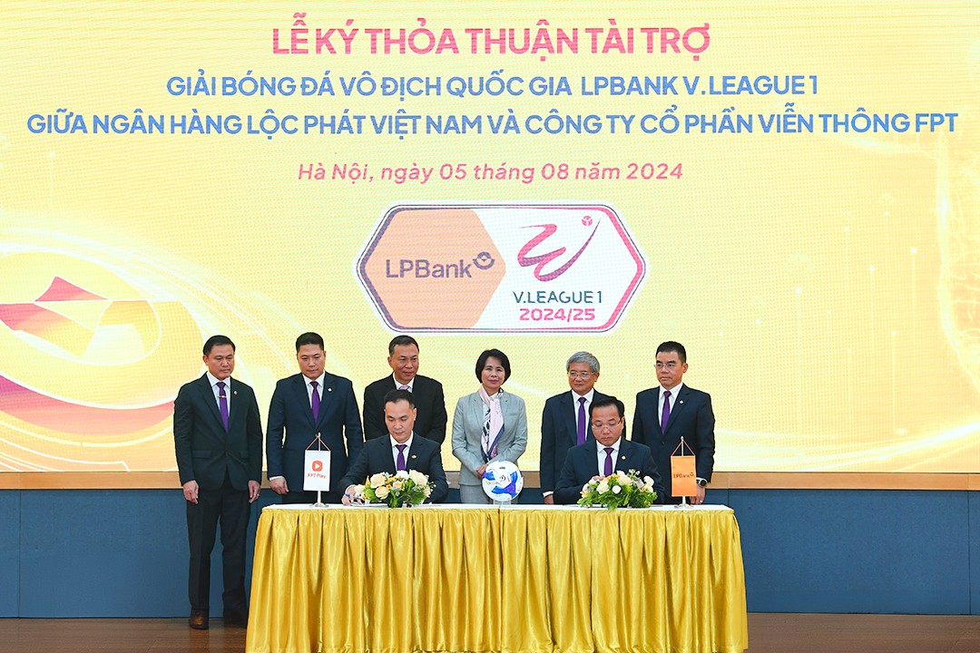 Giải Bóng đá Vô địch Quốc gia LPBank - LPBank V.League 1 có nhà tài trợ 