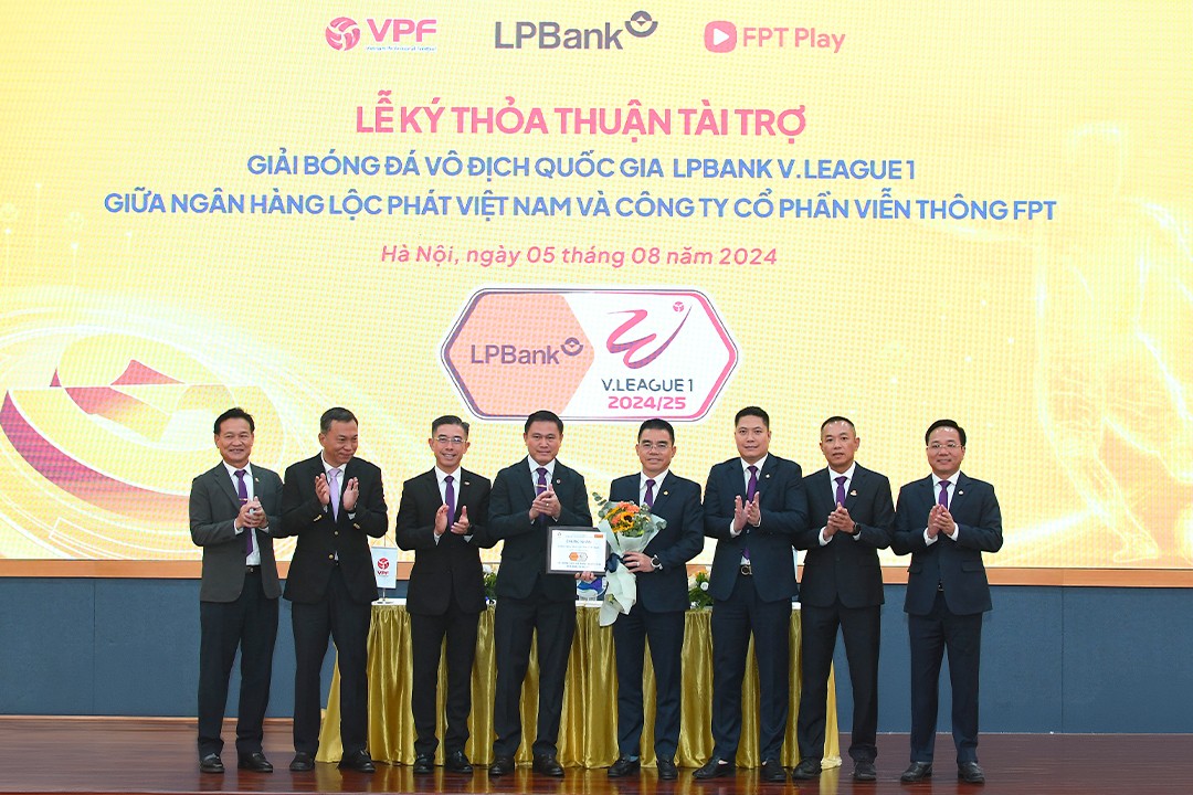 Giải Bóng đá Vô địch Quốc gia LPBank - LPBank V.League 1 có nhà tài trợ 