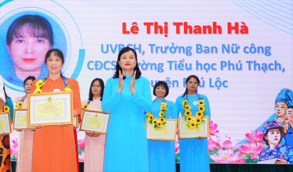 LĐLĐ tỉnh Thừa Thiên Huế biểu dương 75 cán bộ Nữ công tiêu biểu giai đoạn 2019 - 2024